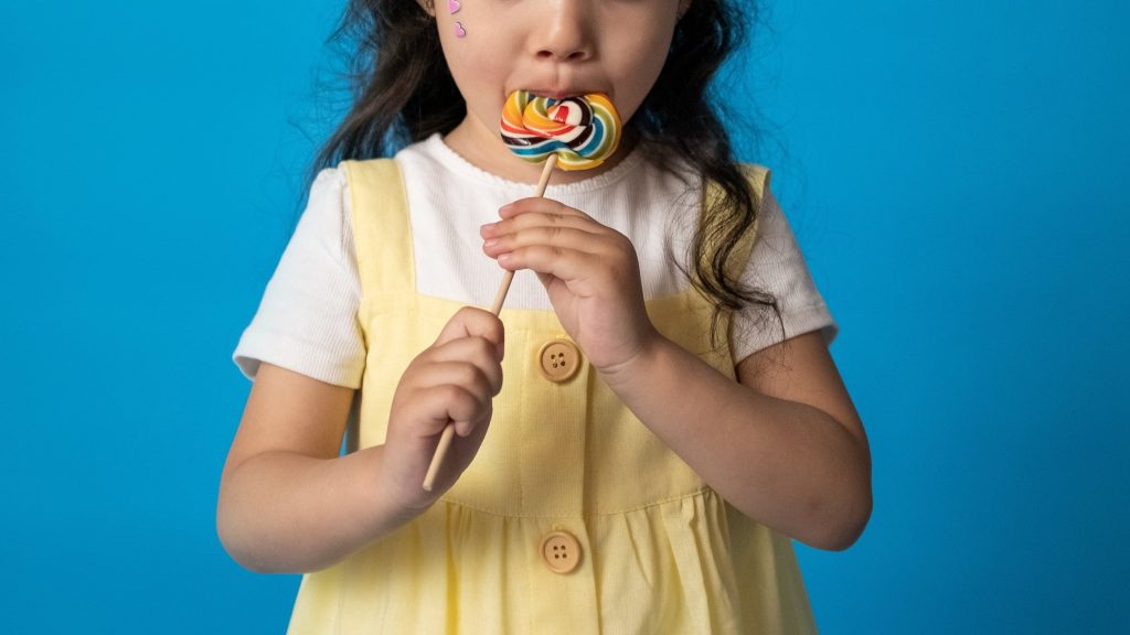 Caries infantil: estos son los alimentos que debes evitar para prevenirlas